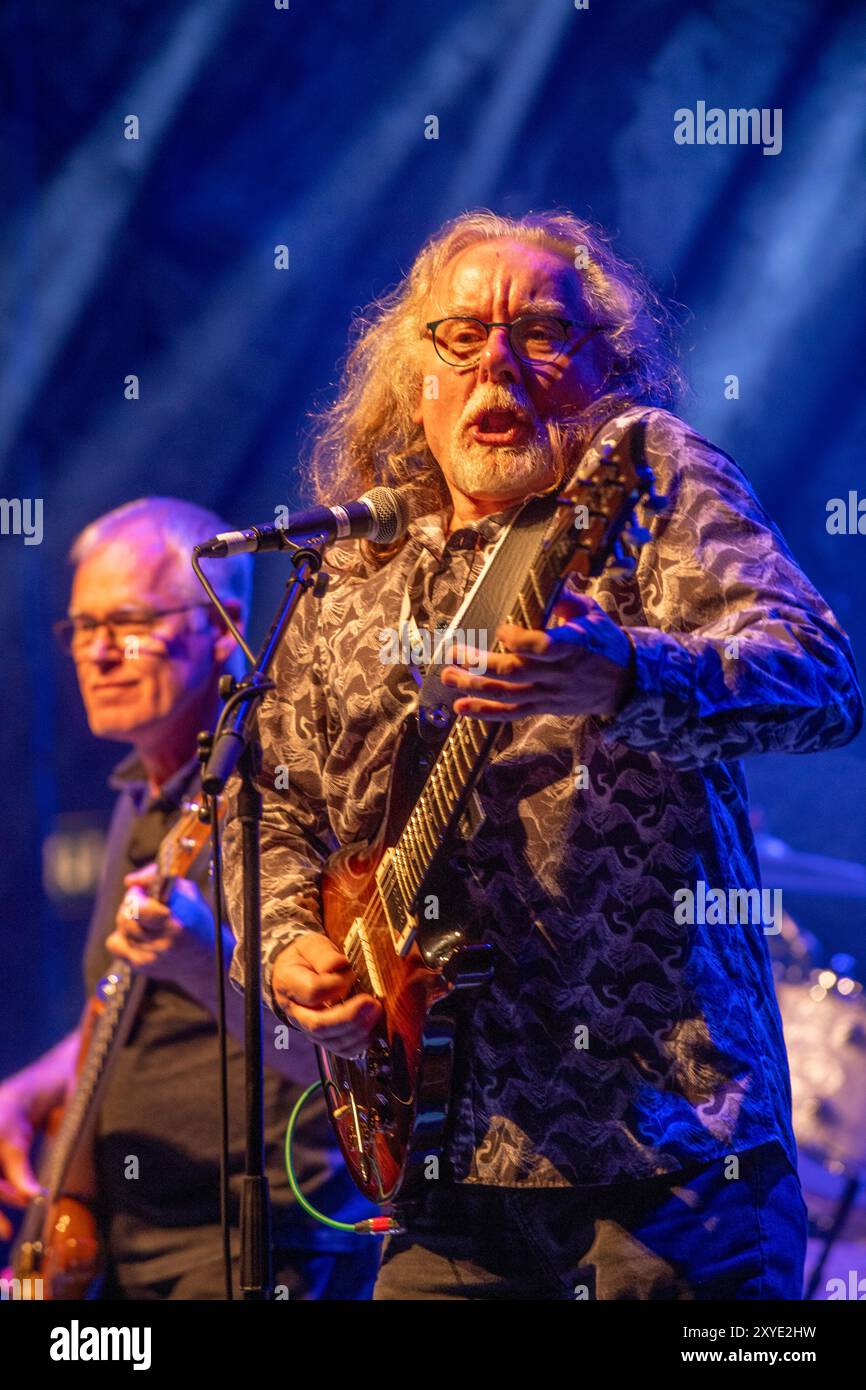 Rising North Music Festival 2024 im Clickimin Centre, Lerwick, feiert Shetlands pulsierende Musikszene mit lokalen Bands und Gemeinschaftsgeist. Stockfoto