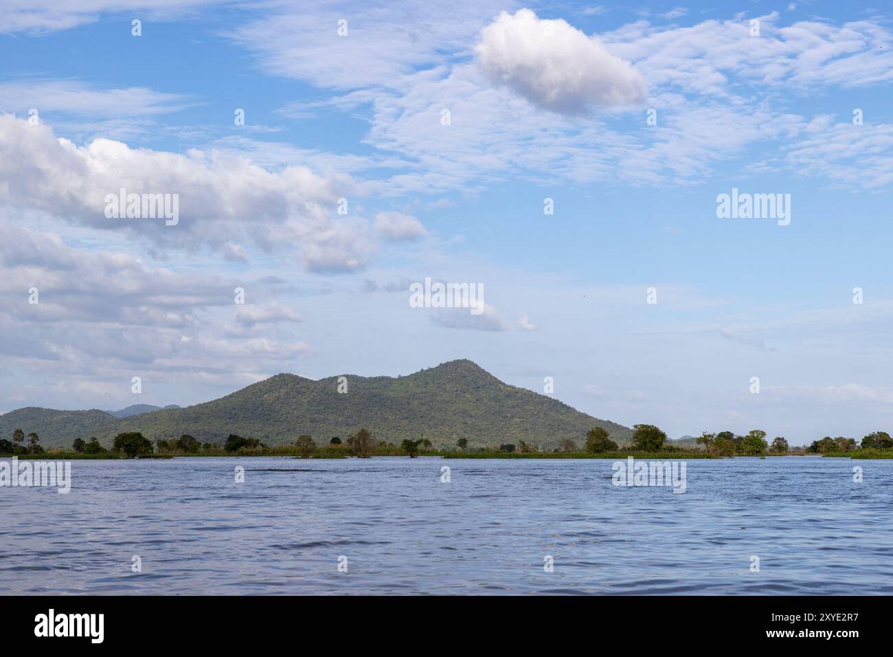 Phnom (Neang) Kong Rei oder Kong Rei Mountain, ein Gebirge in der Provinz Kampong Chhnang, Kambodscha, in der Nähe des schwimmenden Dorfes Tonle SAP. Stockfoto