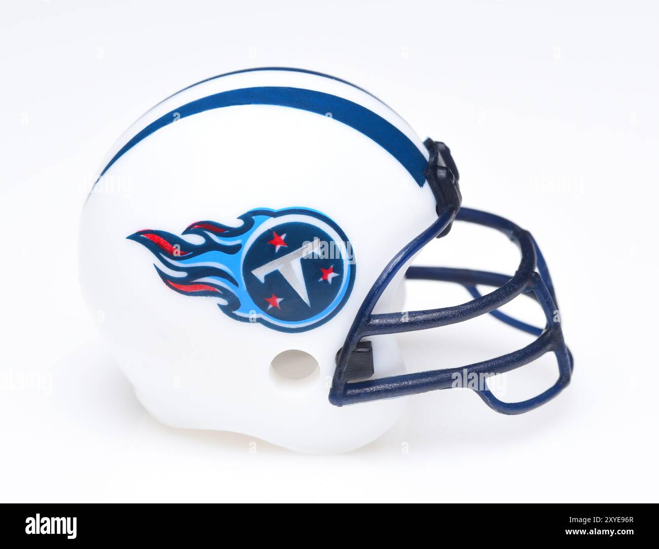 IRVINE, KALIFORNIEN – 30. AUGUST 2018: Mini-Fußballhelm für die Tennessee Titans der American Football Conference South. Stockfoto