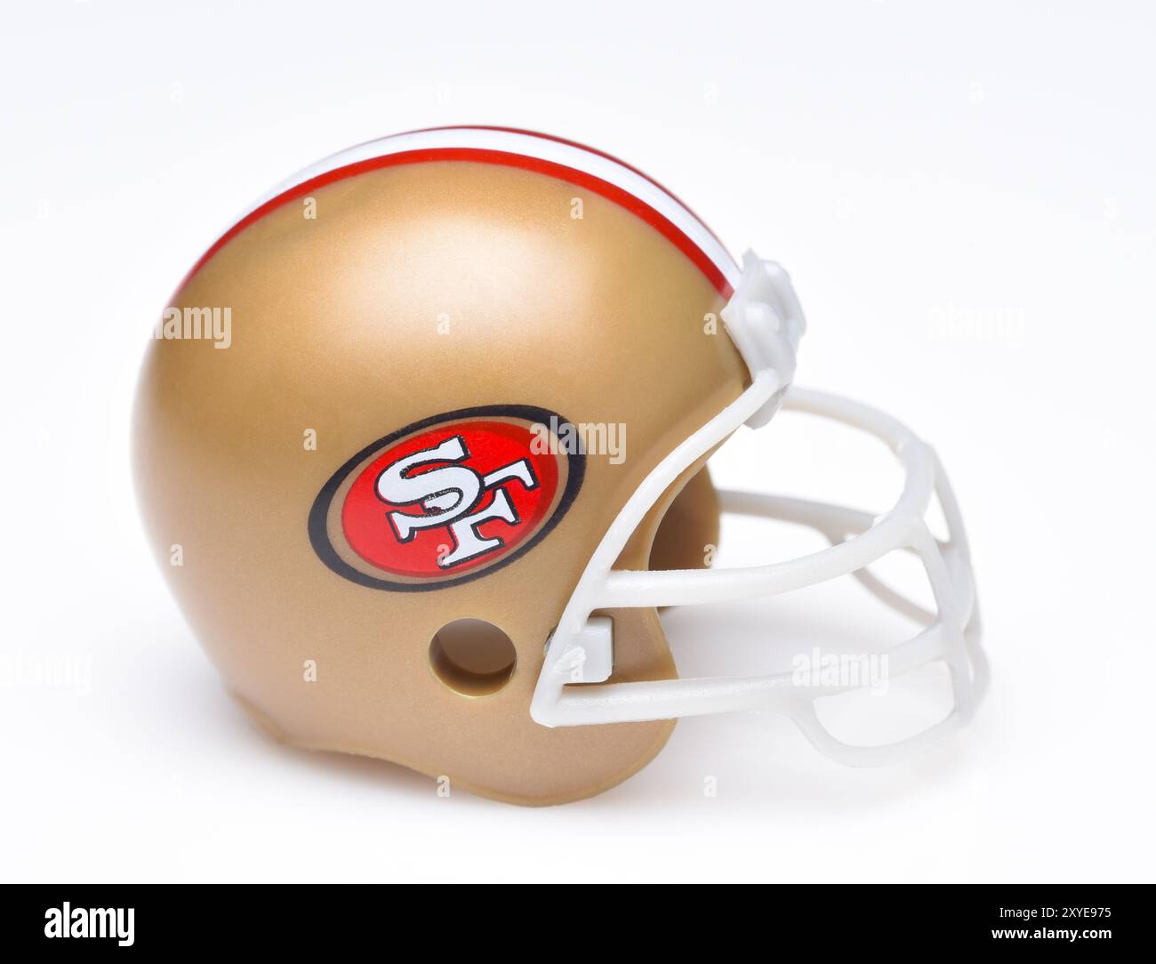 IRVINE, KALIFORNIEN - 30. AUGUST 2018: Mini-Sammler-Fußballhelm für die San Francisco 49ers der National Football Conference West. Stockfoto