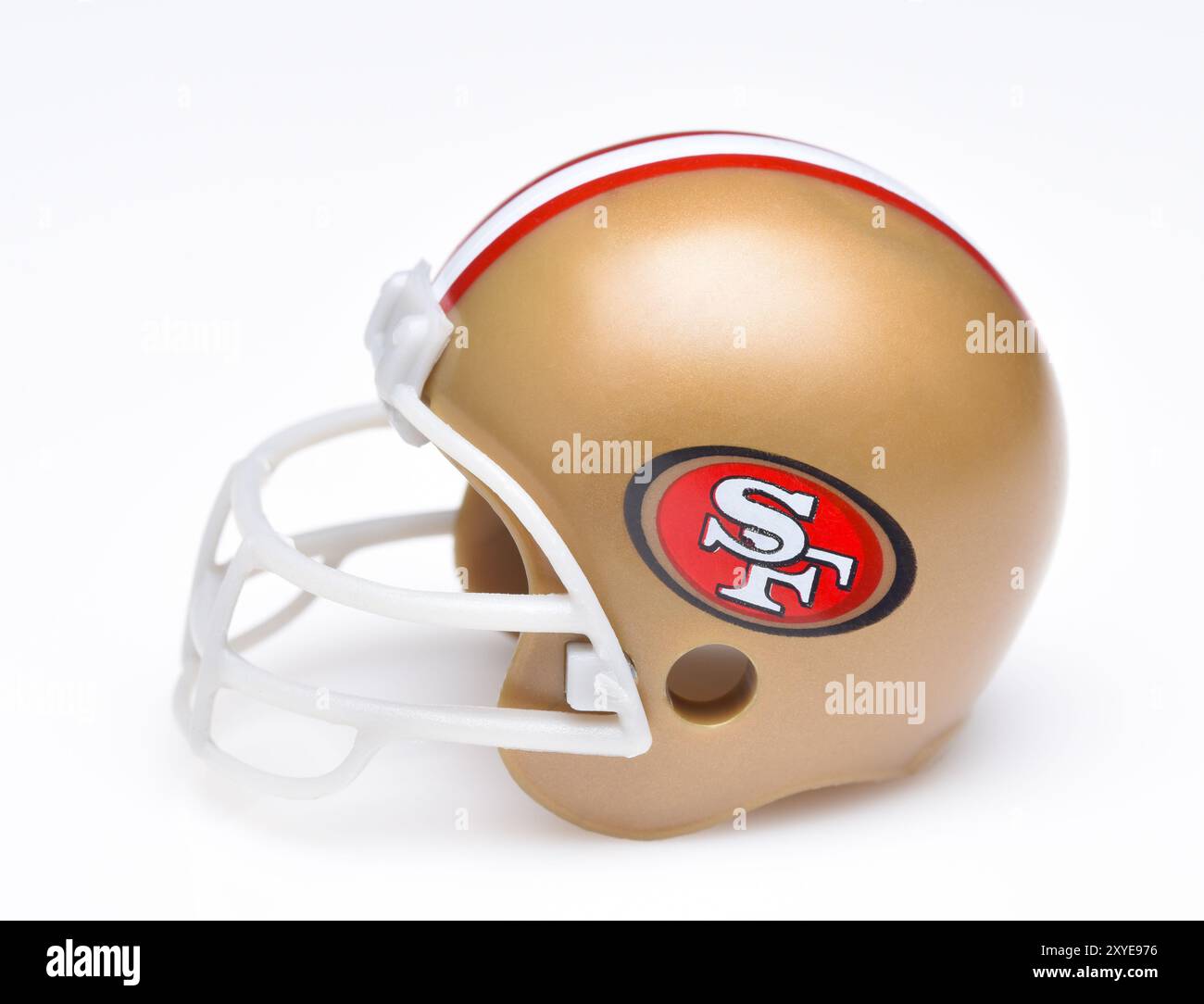 IRVINE, KALIFORNIEN - 30. AUGUST 2018: Mini-Sammler-Fußballhelm für die San Francisco 49ers der National Football Conference West. Stockfoto