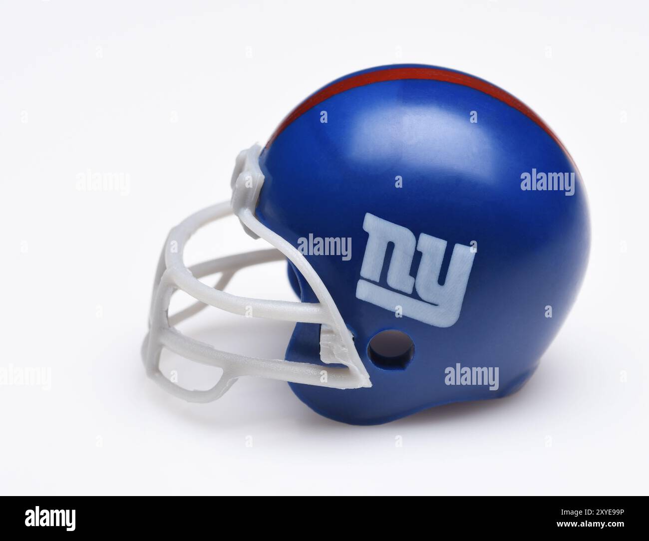 IRVINE, KALIFORNIEN - 5. SEPTEMBER 2018: Mini Collectable Football Helm für die New York Giants der National Football Conference East. Stockfoto