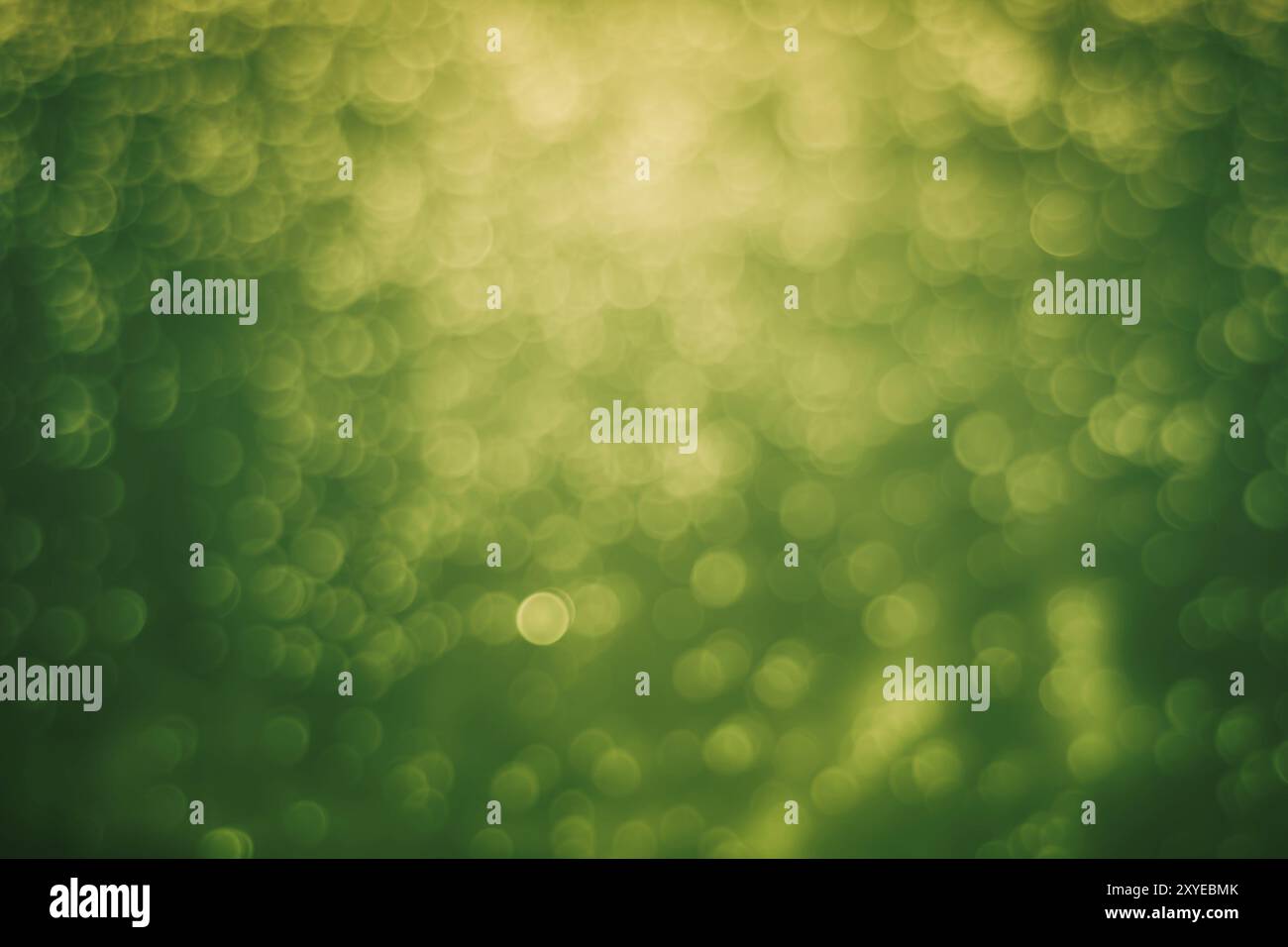 Abstrakte Unschärfe von unscharfen Lichtern mit Bokeh-Effekt im Hintergrund Stockfoto