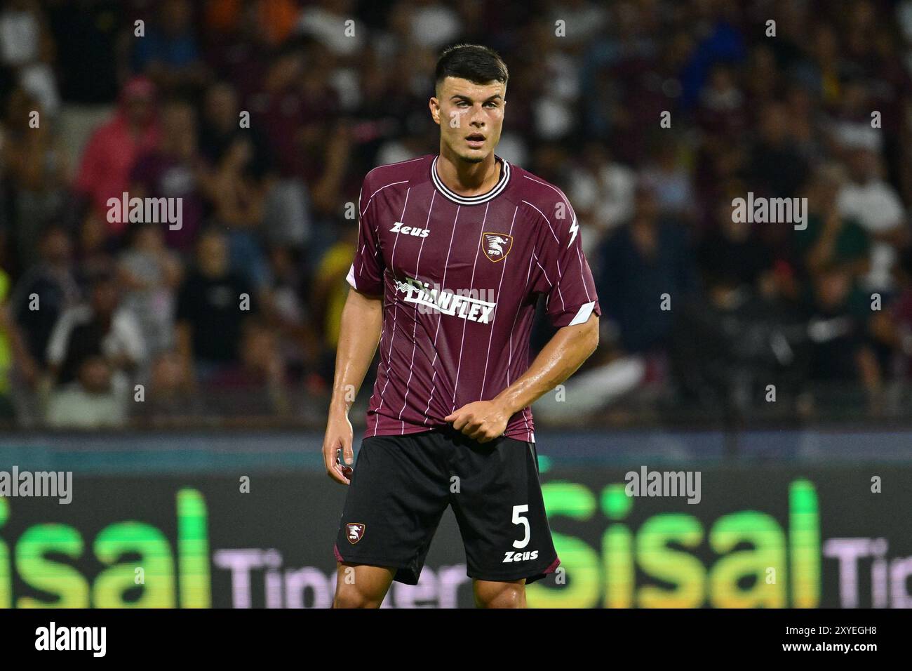 Flavius Daniliuc von US Salernitana sieht sich während des Spiels der Serie B zwischen US Salernitana und UC Sampdoria im Stadio Arechi, Salerno, Italien am 27. Au an Stockfoto