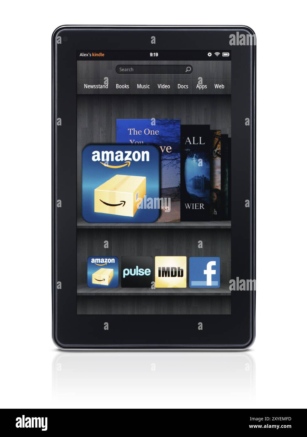 Amazon Kindle Fire Tablet Computer E-Book Reader mit Hauptbildschirm auf dem Display isoliert auf weißem Hintergrund mit Beschneidungspfad Stockfoto