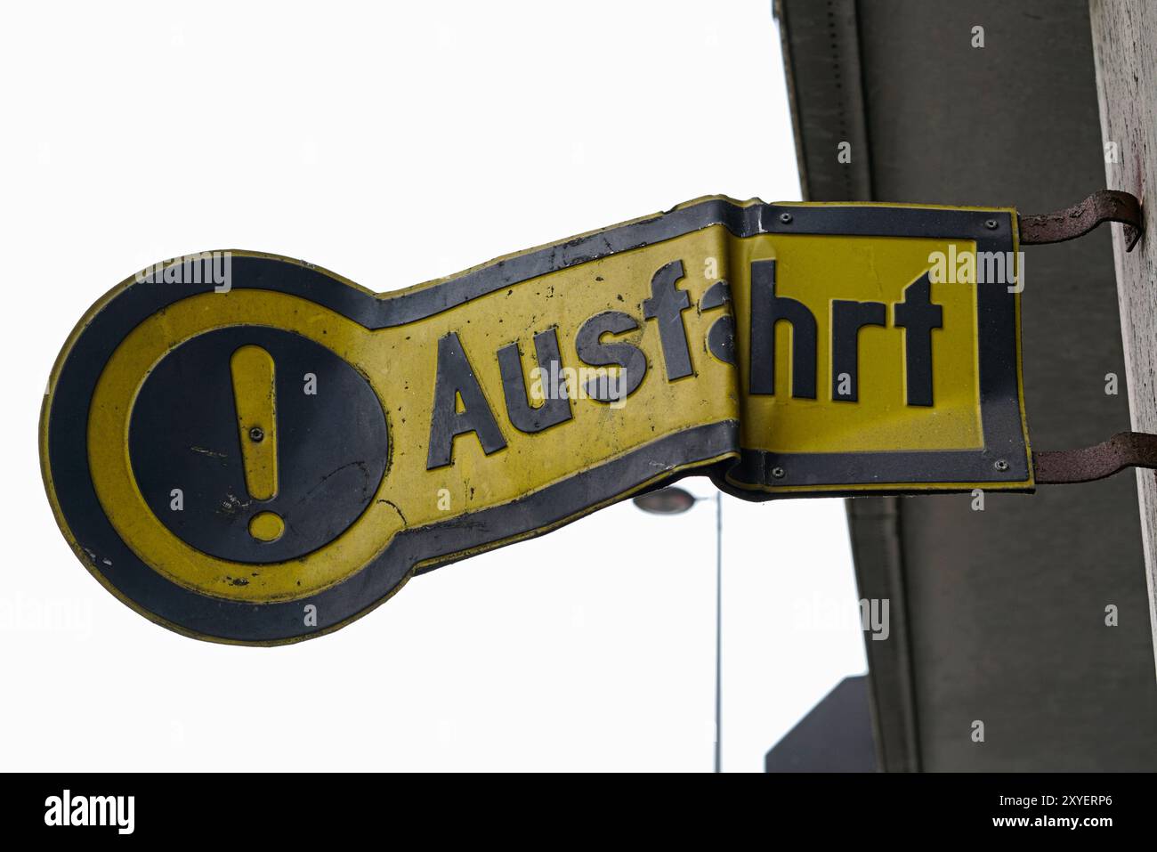 Schild an der Hotelausfahrt Stockfoto