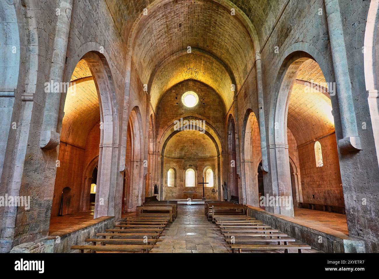 Die Abtei Thoronet (L'abbaye du Thoronet) ist eine Zisterzienserabtei, die Ende des 12. Jahrhunderts im Departement Var der Provence im Südosten Frankreichs erbaut wurde. Stockfoto