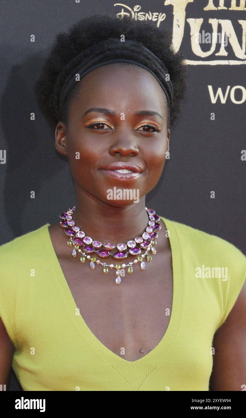 Lupita Nyong'o bei der Uraufführung von „The Dschungle Book“ am 4. April 2016 im El Capitan Theatre in Hollywood, USA Stockfoto