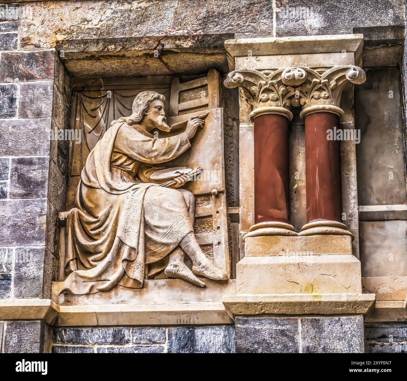 Künstler Statue Fassade Guildhall Building Plymouth Devon England. Es geht zurück auf das Gebäude 1607 aus dem Jahr 1874. Durch Bomben während des Krieges entschlüsselt. Restauriert 1959. Stockfoto