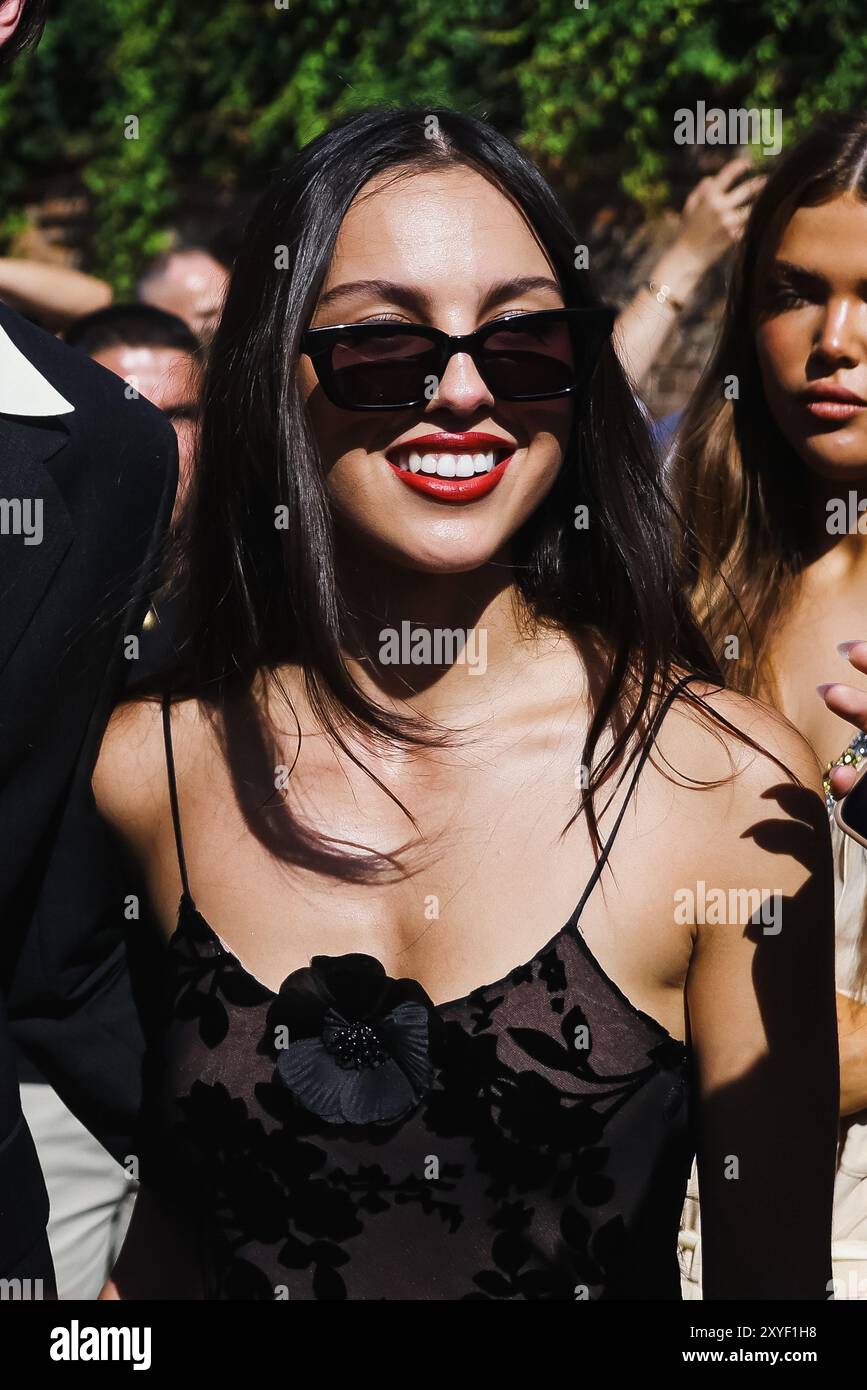 Lido di Venezia, Celebrity Sightings - Olivia Rodrigo und Louis Partridge beim 81. Internationalen Filmfestival von Venedig. Im Bild: Olivia Rodrigo spaziert zur Premiere von Disclaimer Stockfoto