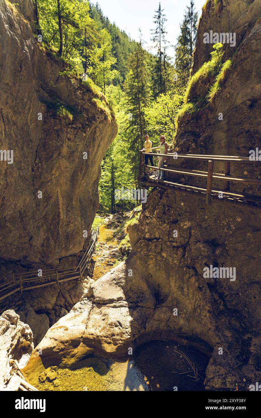 Mixnitz, Pernegg Mur, Steiermark, Österreich, 18.05.2017: Blick auf den Wasserfallweg entlang des Bergbaches. Touristenziel. Reiseziel, Europa Stockfoto