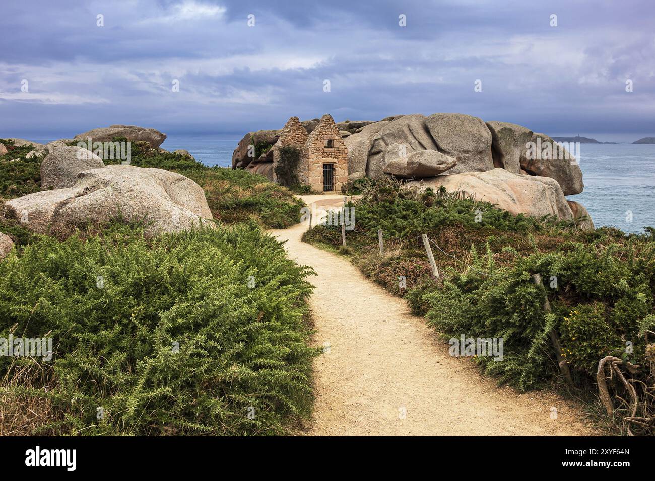 Landschaft an der Atlantikküste in der Bretagne bei Ploumanac'h, Frankreich, Europa Stockfoto