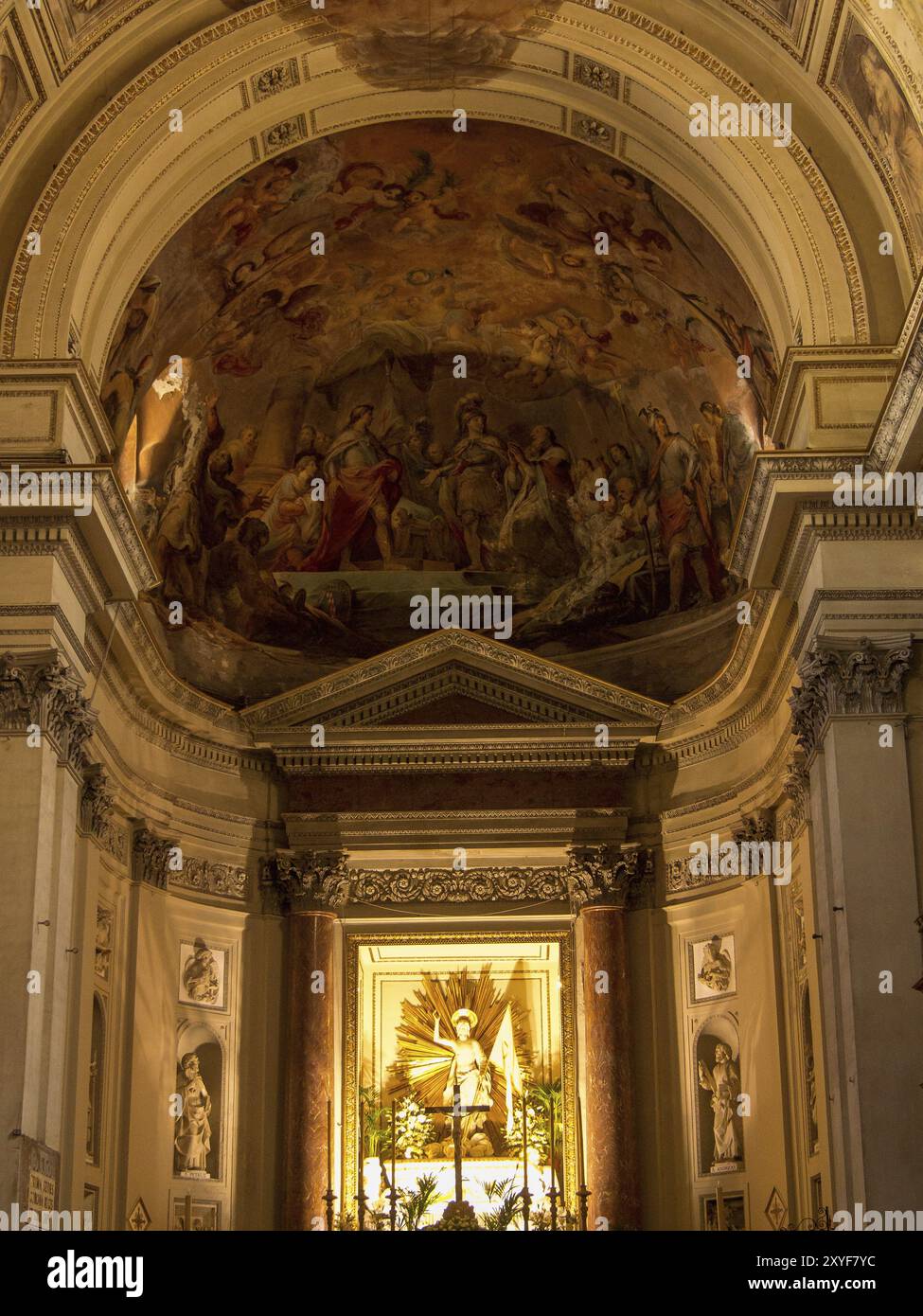 Ein reich verzierter barocker Kirchenaltar mit beeindruckenden Fresken und detaillierter Innenarchitektur, montserrat, spanien Stockfoto