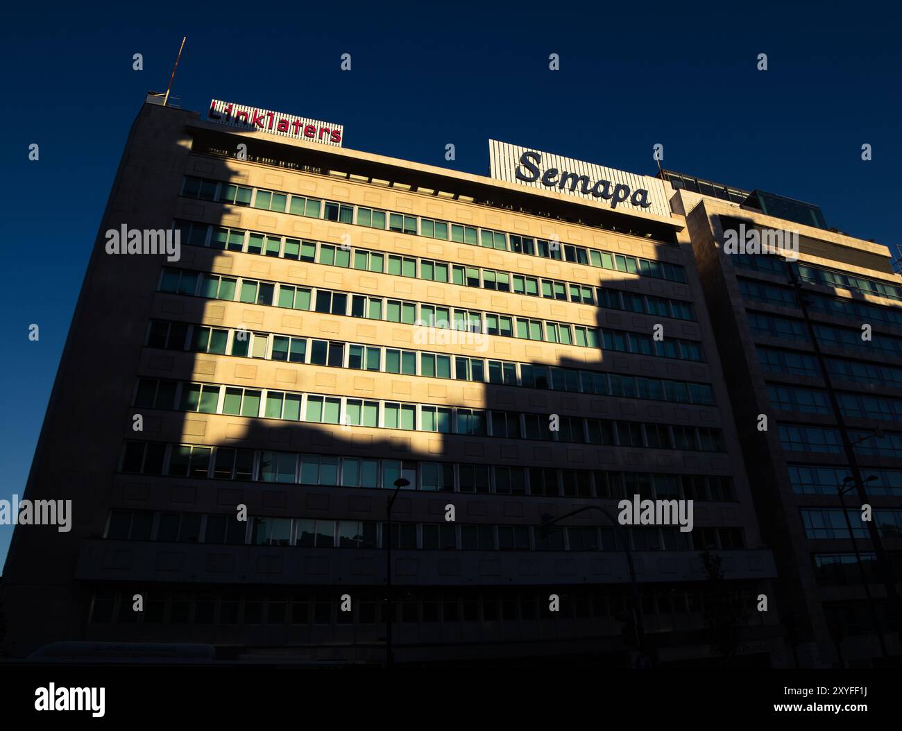 Gebäude des Lissabonner Zentrums bei Sonnenuntergang Stockfoto