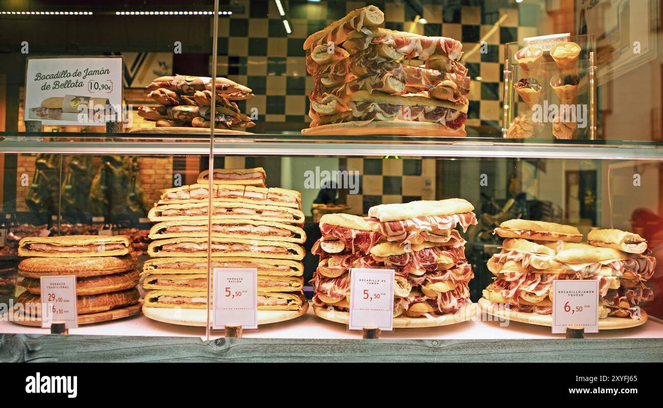 Bocadillos oder spanisches Brot zum Verkauf in Schaufenstern, Kastilien und Leon, Spanien, Europa Stockfoto