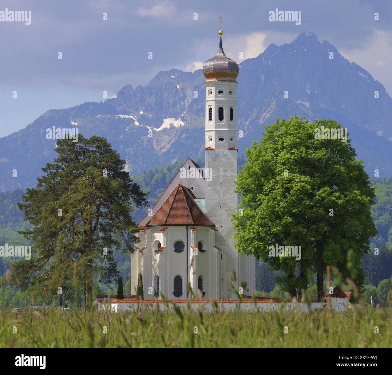 St Coloman mit Wiese, St Colomann und Wiese 02 Stockfoto