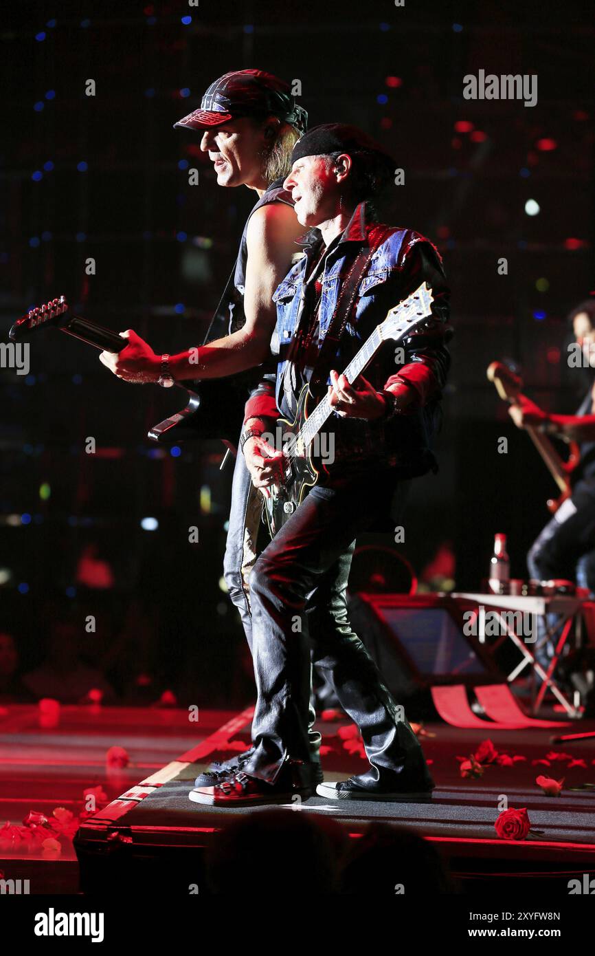 Hard Rock Band Scorpions bei einem Konzert im Fürstentum Monaco, hier Klaus meine und Matthias Jabs Stockfoto