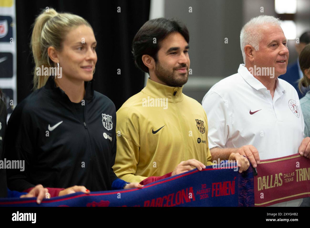 Dallas, Texas, USA. August 2024. FC Barcelona-Cheftrainer PERE ROMEU posiert für ein Foto während einer gemeinsamen Pressekonferenz vor einem Freundschaftsspiel zwischen Dallas Trinity FC und FC Barcelona FemenÃ im Hyatt Regency Dallas in Dallas, Texas. (Kreditbild: © Daniel McGregor-Huyer/ZUMA Press Wire) NUR REDAKTIONELLE VERWENDUNG! Nicht für kommerzielle ZWECKE! Stockfoto