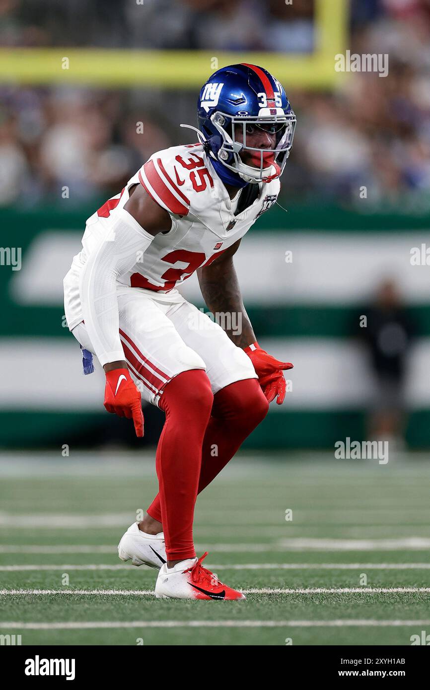 New York Giants cornerback Christian Holmes (35) defends during a preseason NFL football game against the New York Jets Saturday, Aug. 24, 2024, in East Rutherford, N.J. (AP Photo/Adam Hunger) Stockfoto