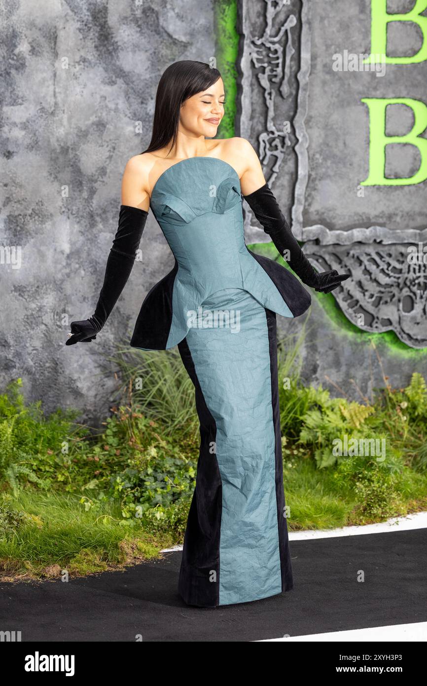 London, Großbritannien. August 2024. Jenna Ortega nimmt an der BeetleJuice BeetleJuice Filmpremiere Teil, die auf der Cineworld am Leicester Square stattfindet. (Foto: Phil Lewis/SOPA Images/SIPA USA) Credit: SIPA USA/Alamy Live News Stockfoto