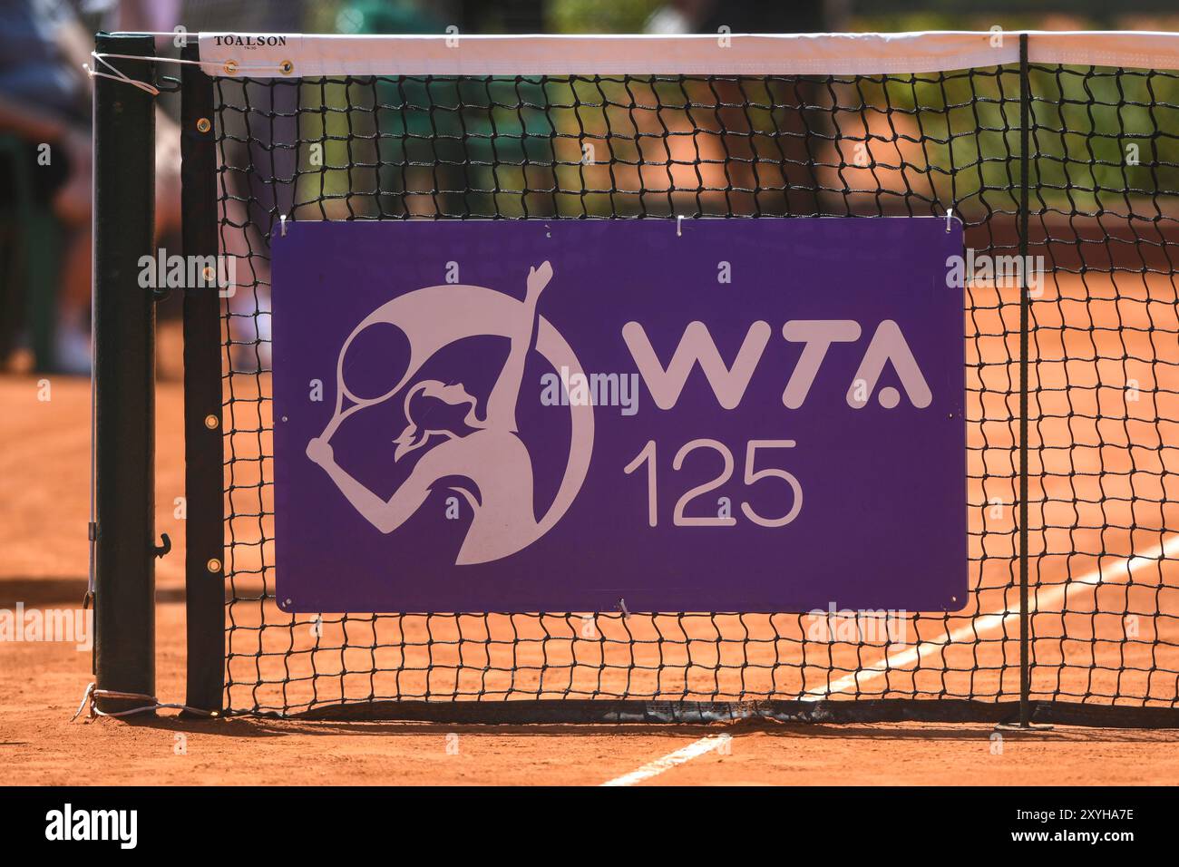 WTA-Logo auf einem Tennisnetz. Argentina Open 2023 Stockfoto