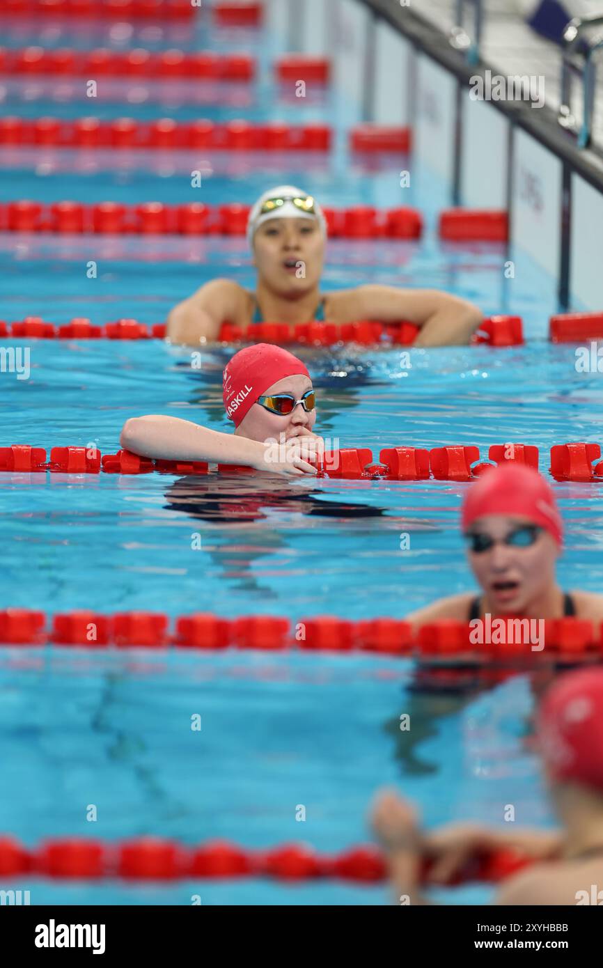 Paris, Frankreich. August 2024. Poppy Maskill vom Team Großbritannien, das am ersten Tag der Paralympischen Spiele 2024 in Paris, Frankreich, an der Para Swimming 14 100 Fly teilnimmt. Quelle: Isabel Infantes/Alamy Live News Stockfoto