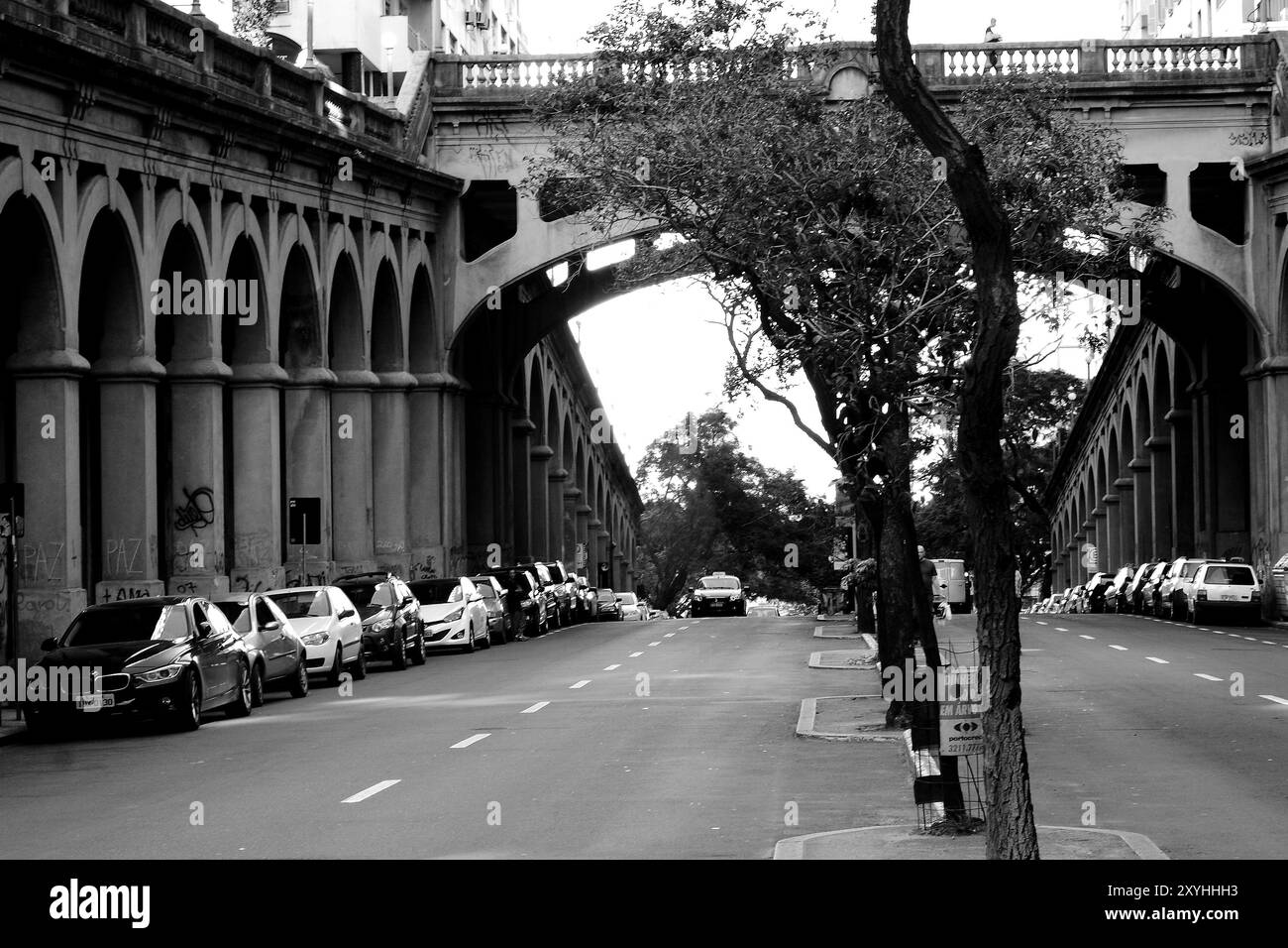 Porto Alegre, Brasilien - 15. Juli. 2014: Otavio Rocha Aquädukt in der Borges de Medeiros Avenue in Porto Alegre Stockfoto