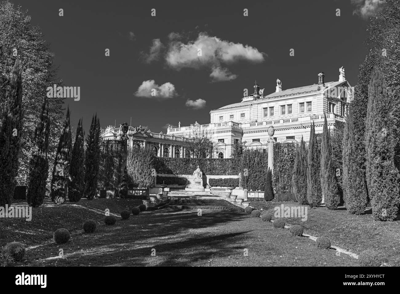 Sissi-Denkmal im Volksgarten, hinter dem Burgtheater, Schwarz-weiß-Foto, Wien, Österreich, Europa Stockfoto