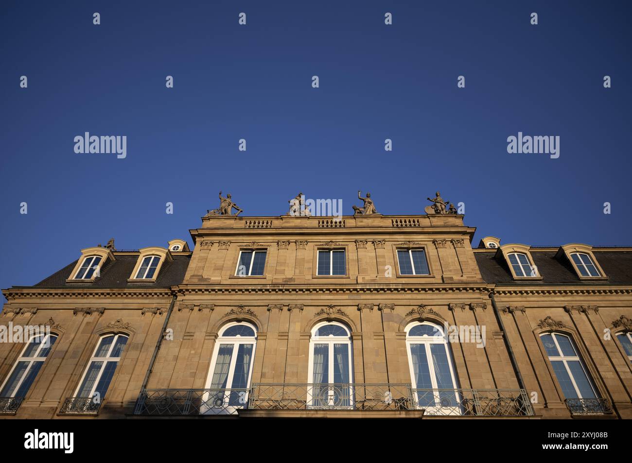 Dachfiguren, Musik, Skulptur, Architektur, Malerei, Seitenflügel, Stadtflügel, Neues Schloss, Schlossplatz, Stuttgart, Baden-Württemberg, Deutschland, Europ Stockfoto