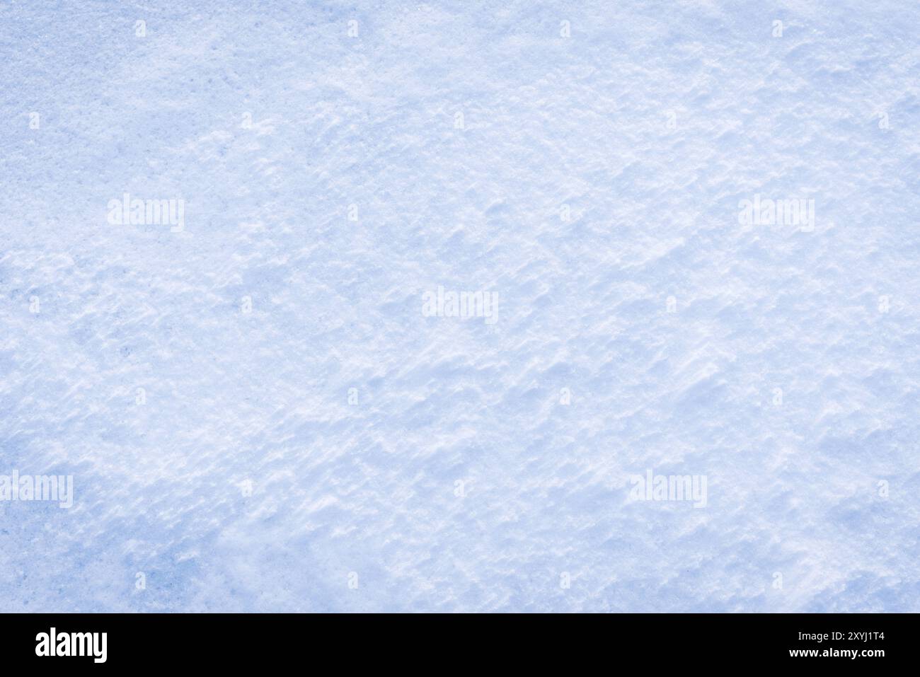 Abstrakte natürliche Winterhintergrundstruktur, Ansicht von oben auf der Schneeoberfläche Stockfoto