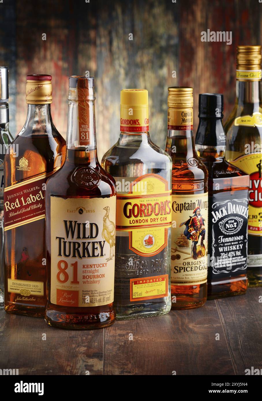 Weltweit konsumieren rund 2 Milliarden Menschen Alkohol, eine der am häufigsten verwendeten Freizeitdrogen der Welt, mit einem jährlichen Verbrauch von über 6 Litern reinen Alkohols Stockfoto