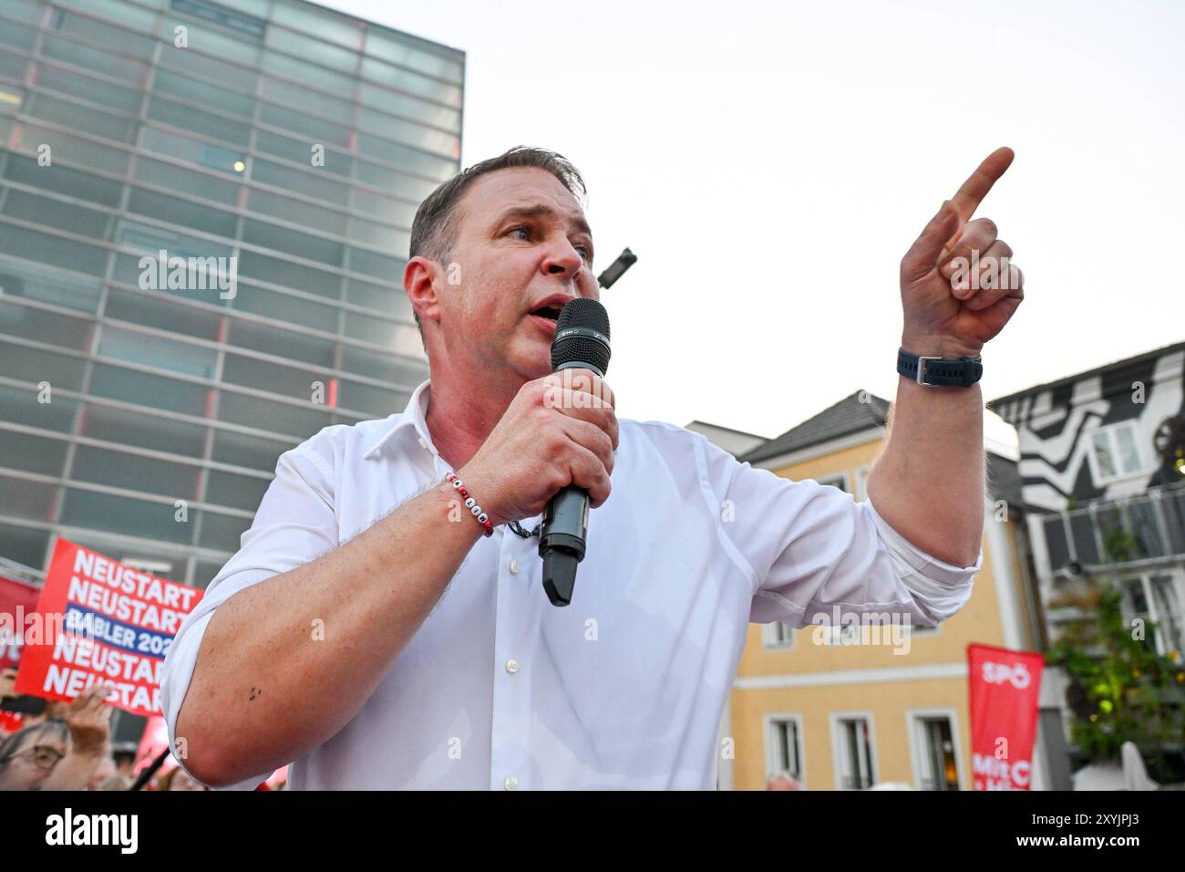 SPOE Wahlkampfauftakt zur Nationalratswahl 2024 in Linz 29.08.2024, Linz, AUT, SPOE Wahlkampfauftakt zur Nationalratswahl 2024 in Linz im Bild Andi Babler SP, Bundesparteivorsitzender, Spitzenkandidat SPOe Oberoesterreich *** SPOE Wahlkampfauftakt 2024 zur Nationalratswahl 2024 in Linz 29 08 2024, Linz, AUT, SPOE Wahlkampfauftakt SPOE Wahlkampfauftakt zur Nationalratswahl 2024 08.2024-113 Stockfoto