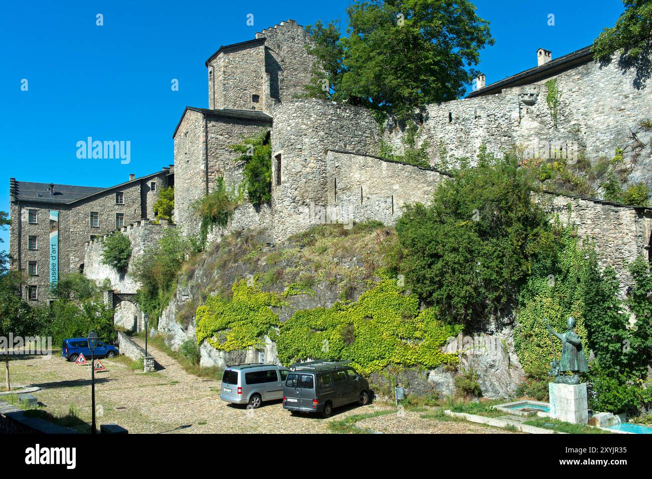 Kunstmuseum Wallis in der zweigeteilten Schlossanlage Majorie, Viztumsschloss, ChÃteau de Vidomnat, hinten, Schloss Majorie, ChÃteau de la Majorie, Re Stockfoto