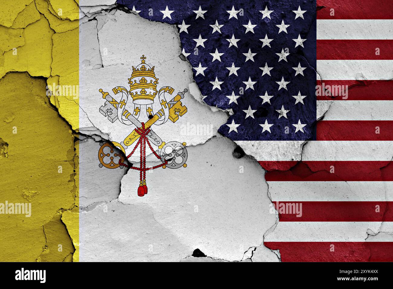 Fahne des Vatikans und der USA auf einer gerissenen Wand gemalt Stockfoto