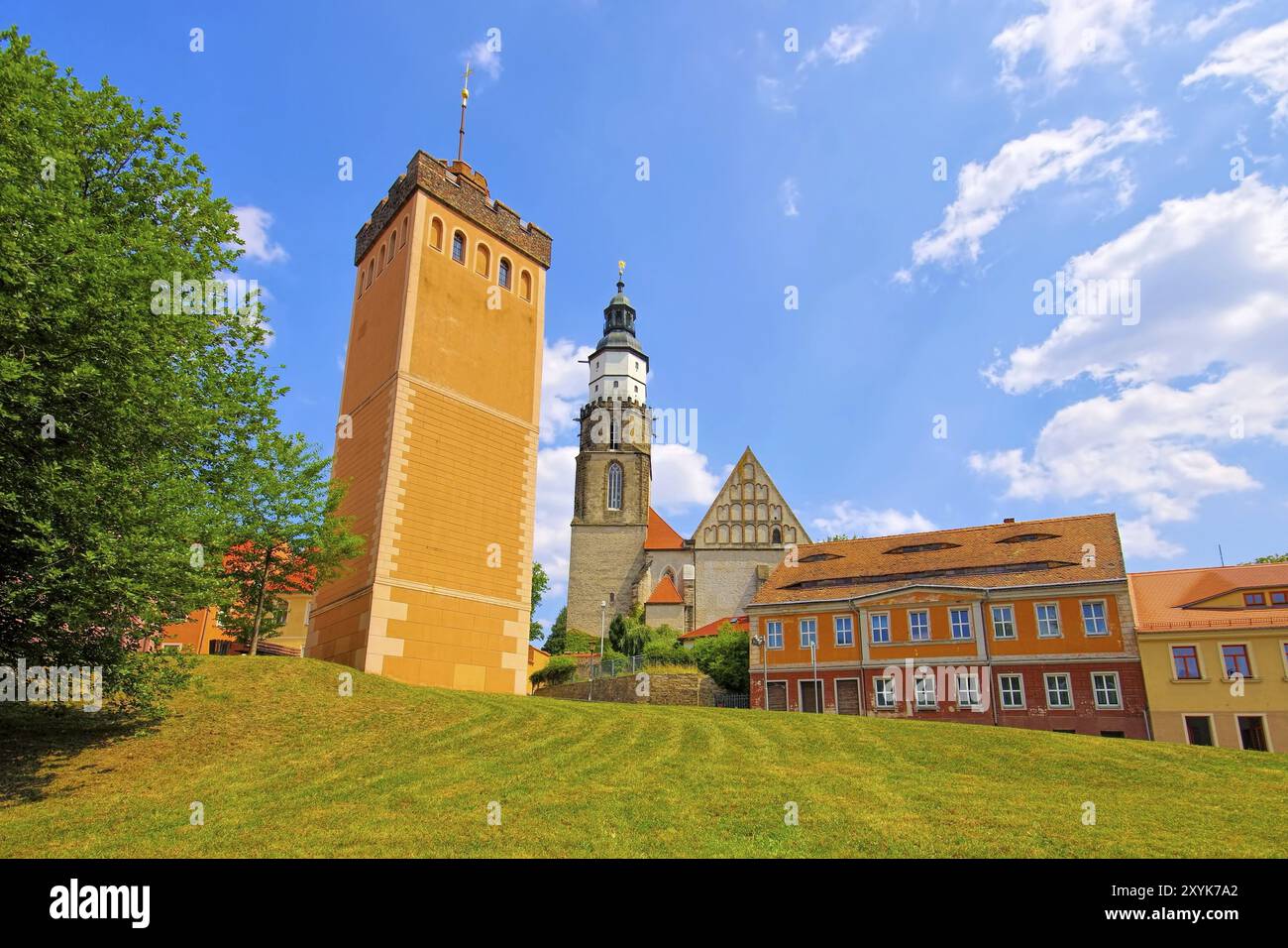 Roter Turm und Kirche Kamenz in Sachsen, Deutschland, roter Turm und Kirche Kament, Sachsen in Deutschland, Europa Stockfoto