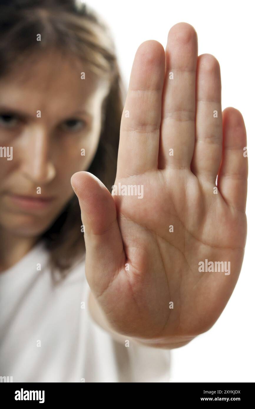 Erwachsene schüchterne Frauen Hand Geste Stoppschild Gesicht versteckt Stockfoto