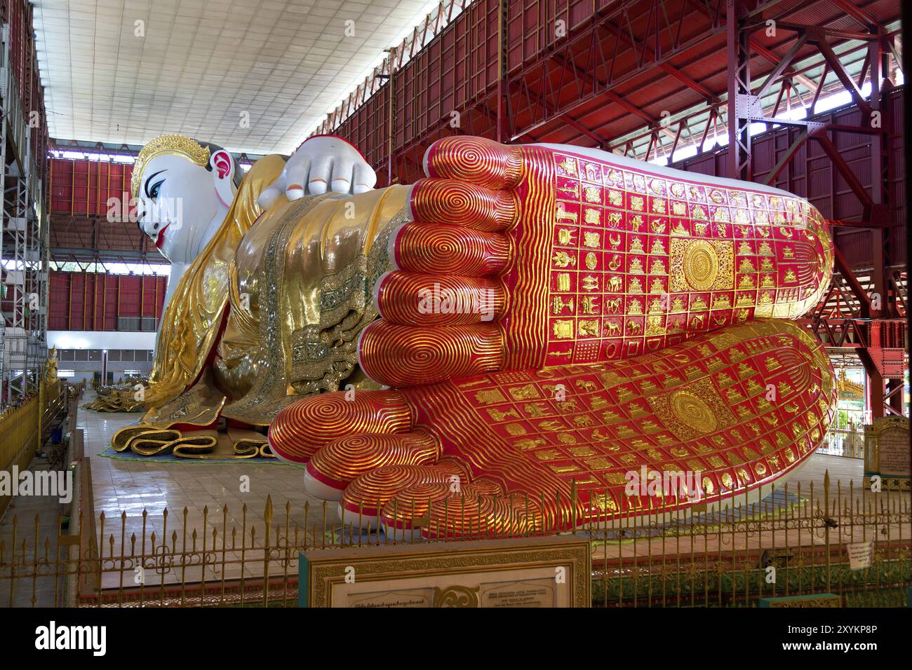 Liegender Buddha in der Kyauk htat Gyi Pagode Stockfoto