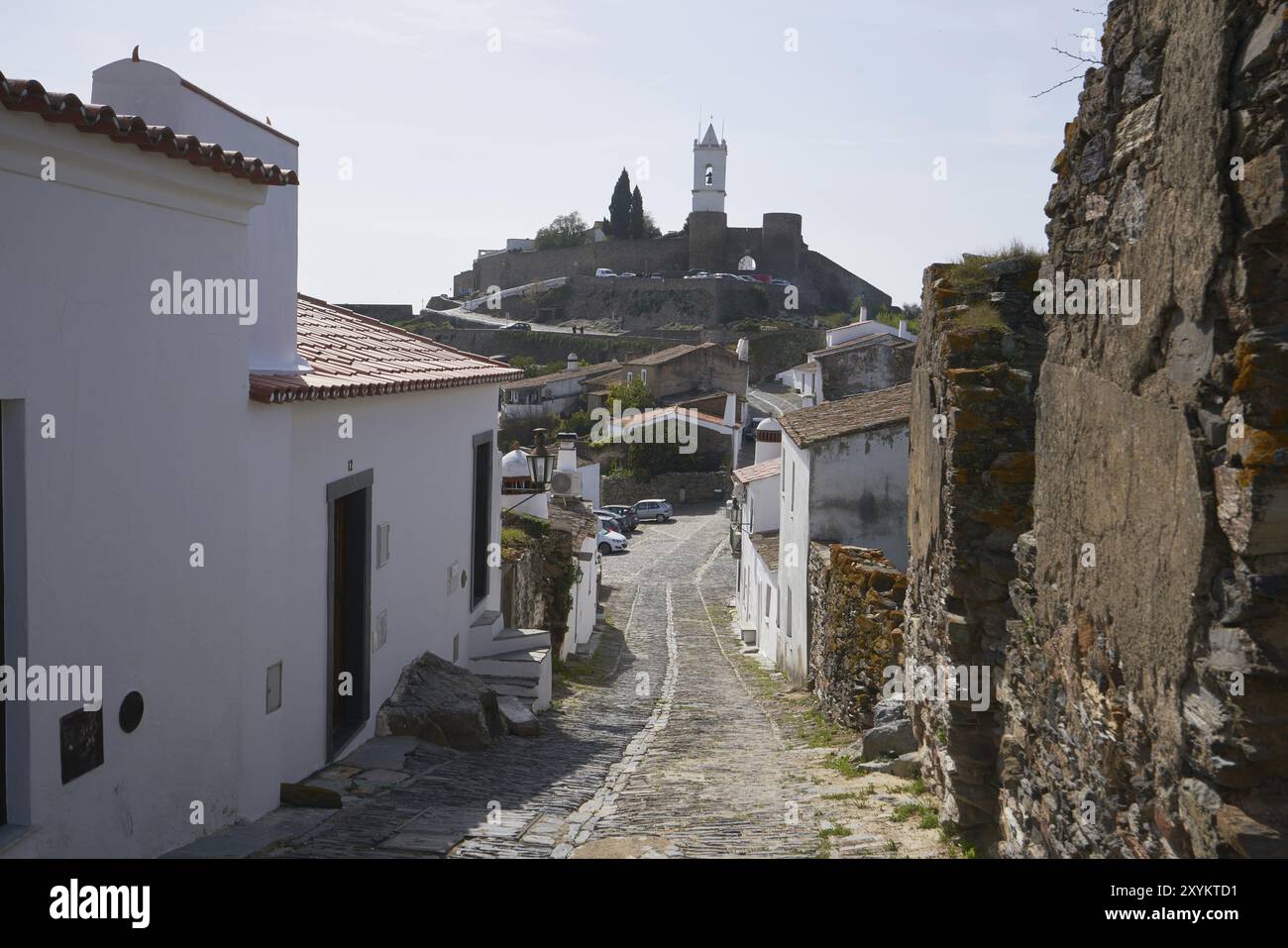 Monsaraz Dorfstraße mit weißen Häusern in Alentejo, Portugal, Europa Stockfoto