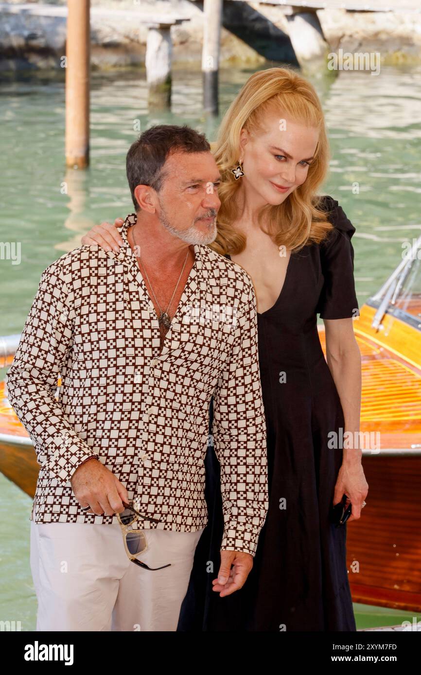 Antonio Banderas, left, and Nicole Kidman pose for photographers upon arrival for the press conference of the film 'Babygirl' during the 81st edition of the Venice Film Festival in Venice, Italy, on Friday, Aug. 30, 2024. (Photo by Joel C Ryan/Invision/AP) Stockfoto