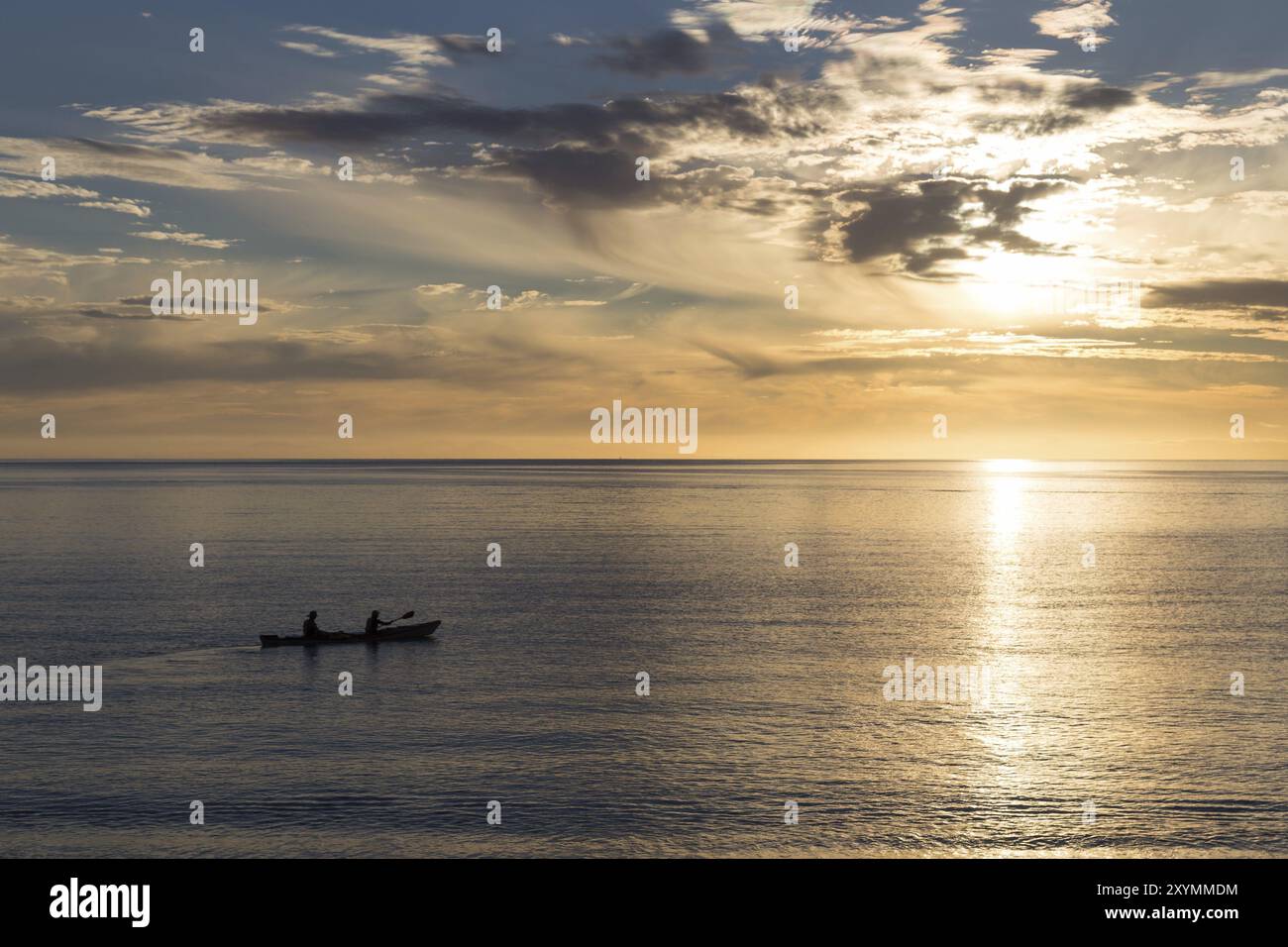 Kajakfahren bei Sonnenaufgang im Abel Tasman Nationalpark, Neuseeland, Ozeanien Stockfoto