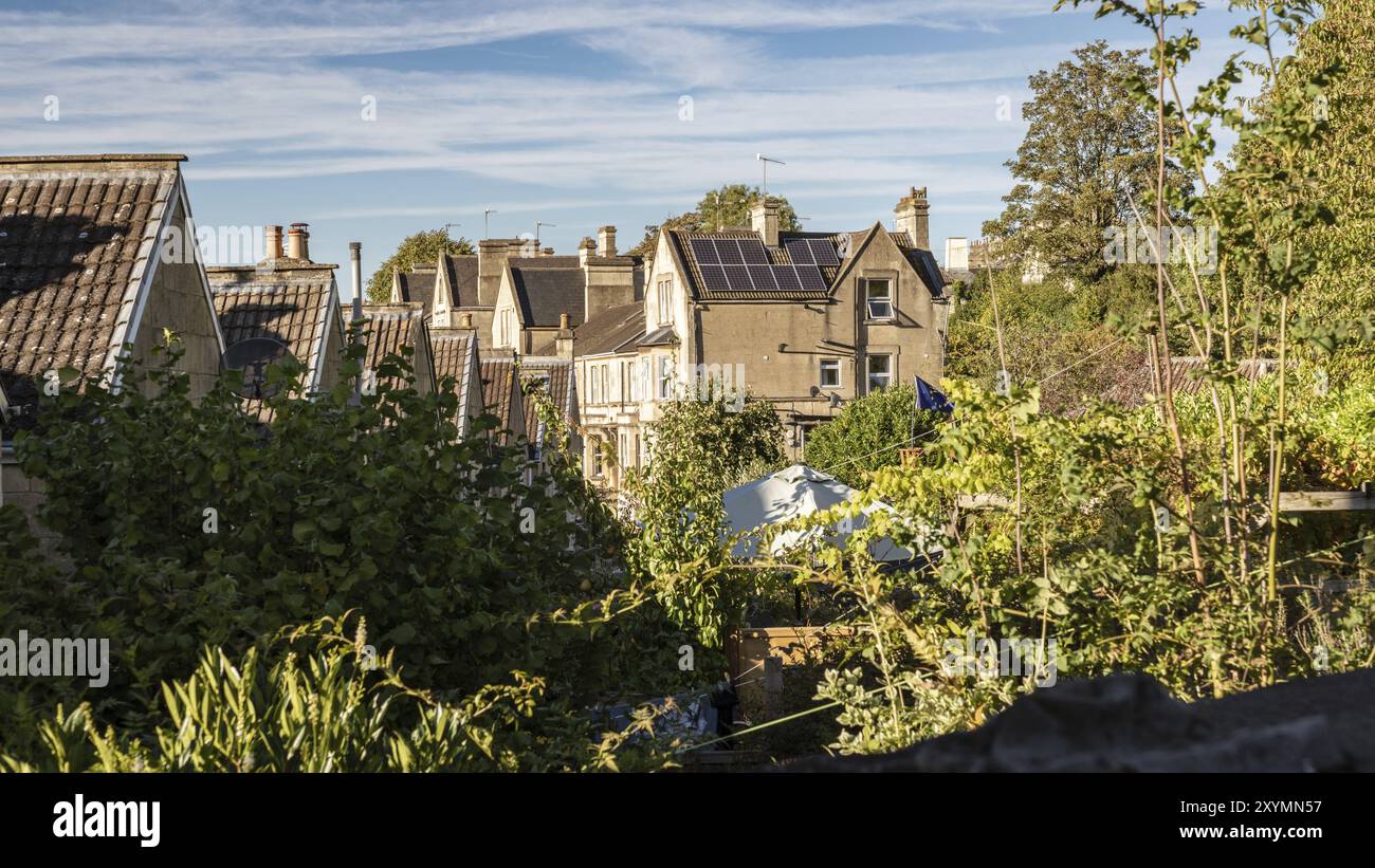 Bath, North East Somerset, England, Vereinigtes Königreich, 27. September, 2018: Häuser am Kennet und Avon-Kanal Stockfoto