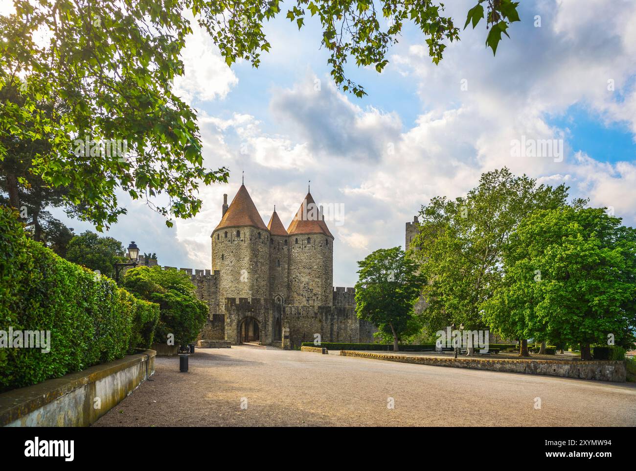 Carcassonne, der Eingang zur mittelalterlichen Festungsstadt La Cité. Departement Aude, Region Okzitanien, Frankreich Stockfoto