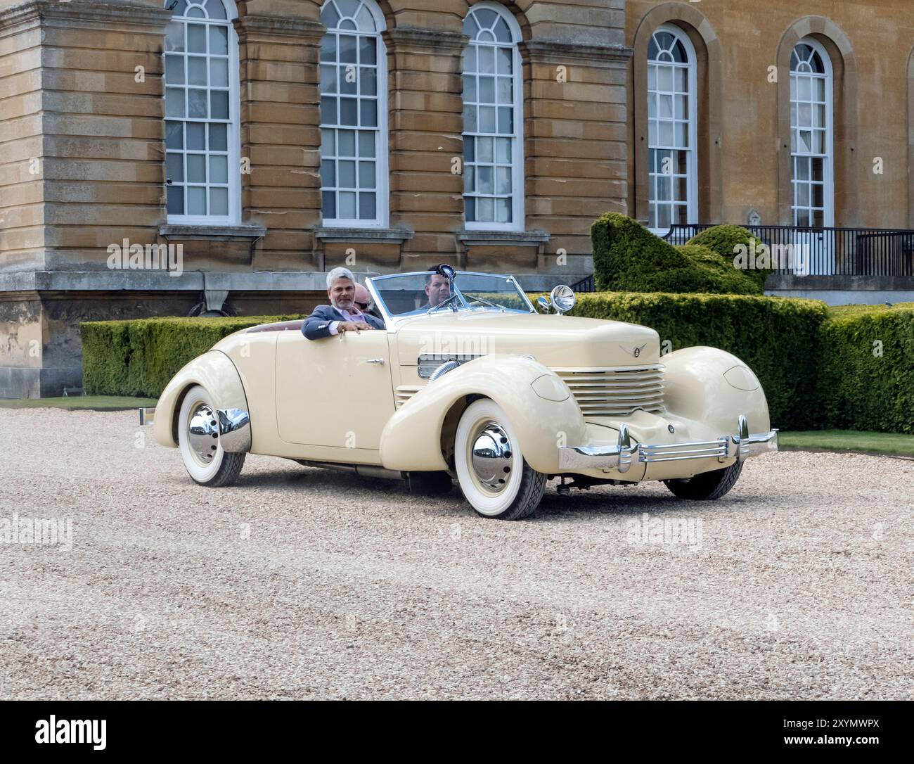 1937 Cord 812 SC im Salon Prive Concours 2024 im Blenheim Palace Woodstock Oxfordshire UK Stockfoto