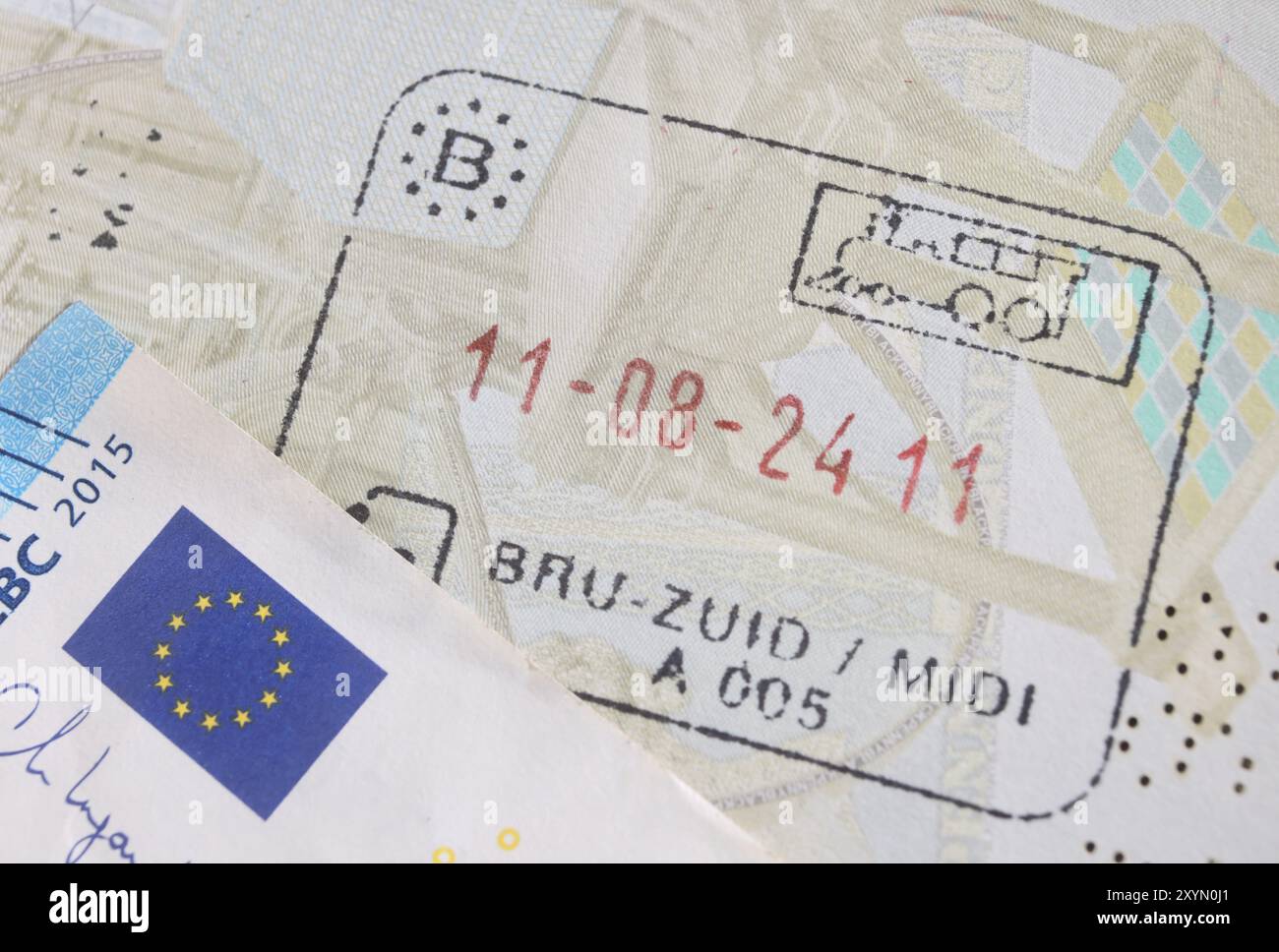 Post-Brexit-Stempel in Pässen für Reisen in die Schengen-Zone, die mit dem Start der EBS im November 2025 beendet werden. Stockfoto