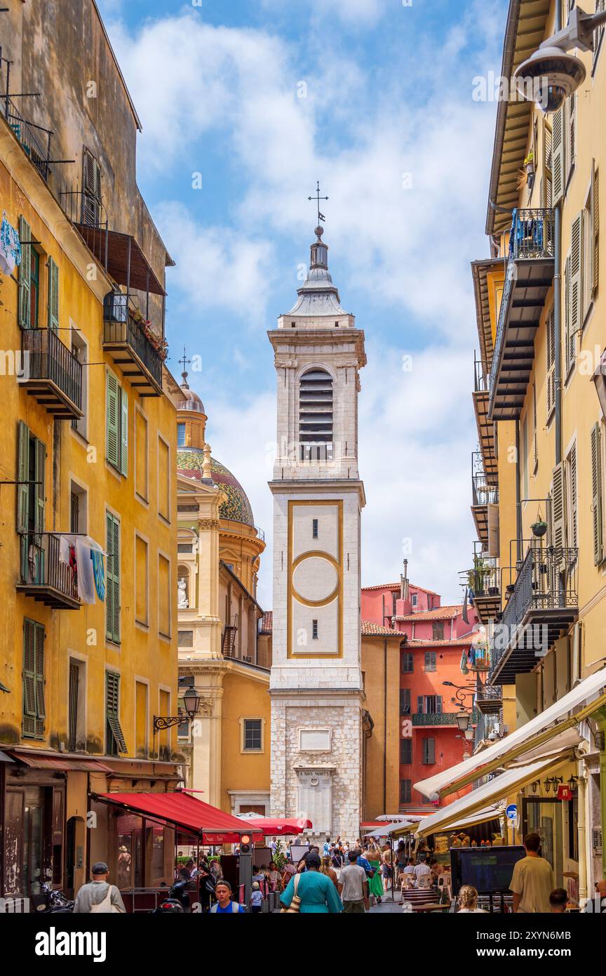 Nizza, Frankreich - 7. August 2024: Blick auf die Kathedrale von Nizza in der wunderschönen Altstadt von Nizza. Stockfoto