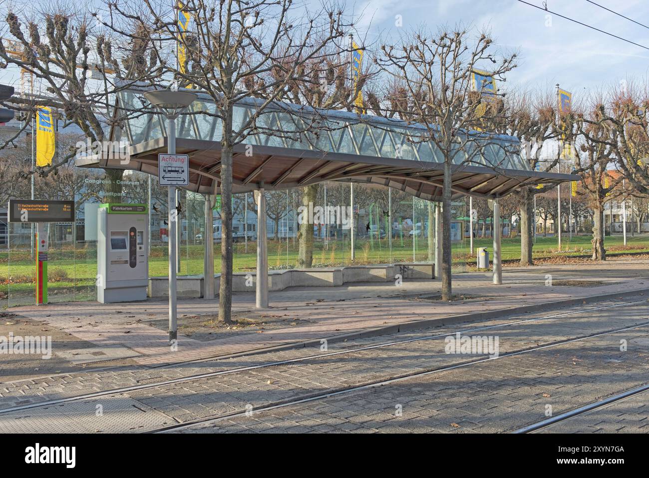 Das Kongresszentrum Busstopp ist ein Kunstprojekt, Bushaltestelle für Straßenbahnen und Stadtbusse in Hannover, Niedersachsen, Deutschland, Europa Stockfoto