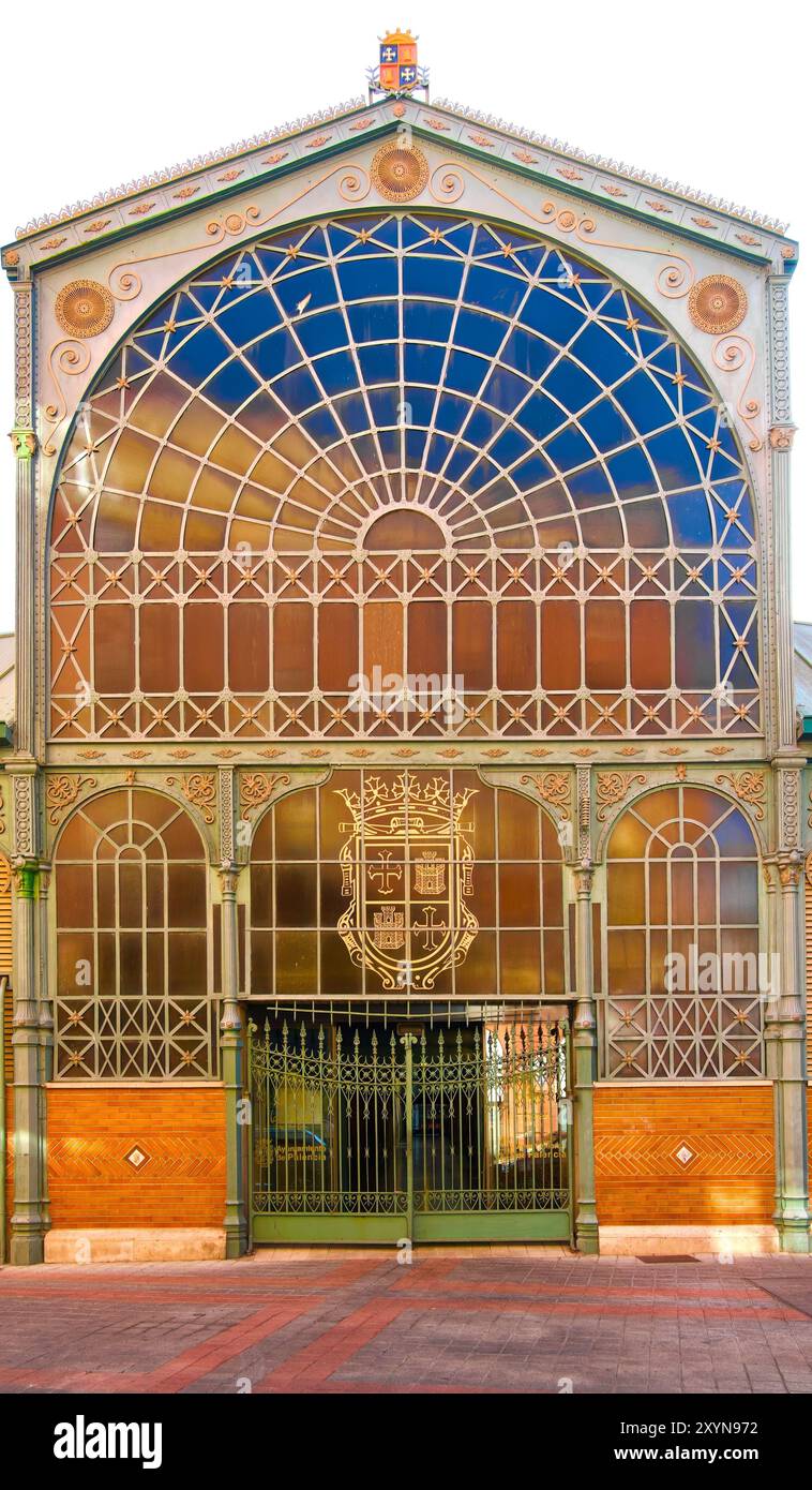 Wappen an den Eingangstoren zum Mercado de Abastos aus Gusseisen und Glas, erbaut 1900 im Stadtzentrum von Palencia Castile und Leon Spanien Stockfoto