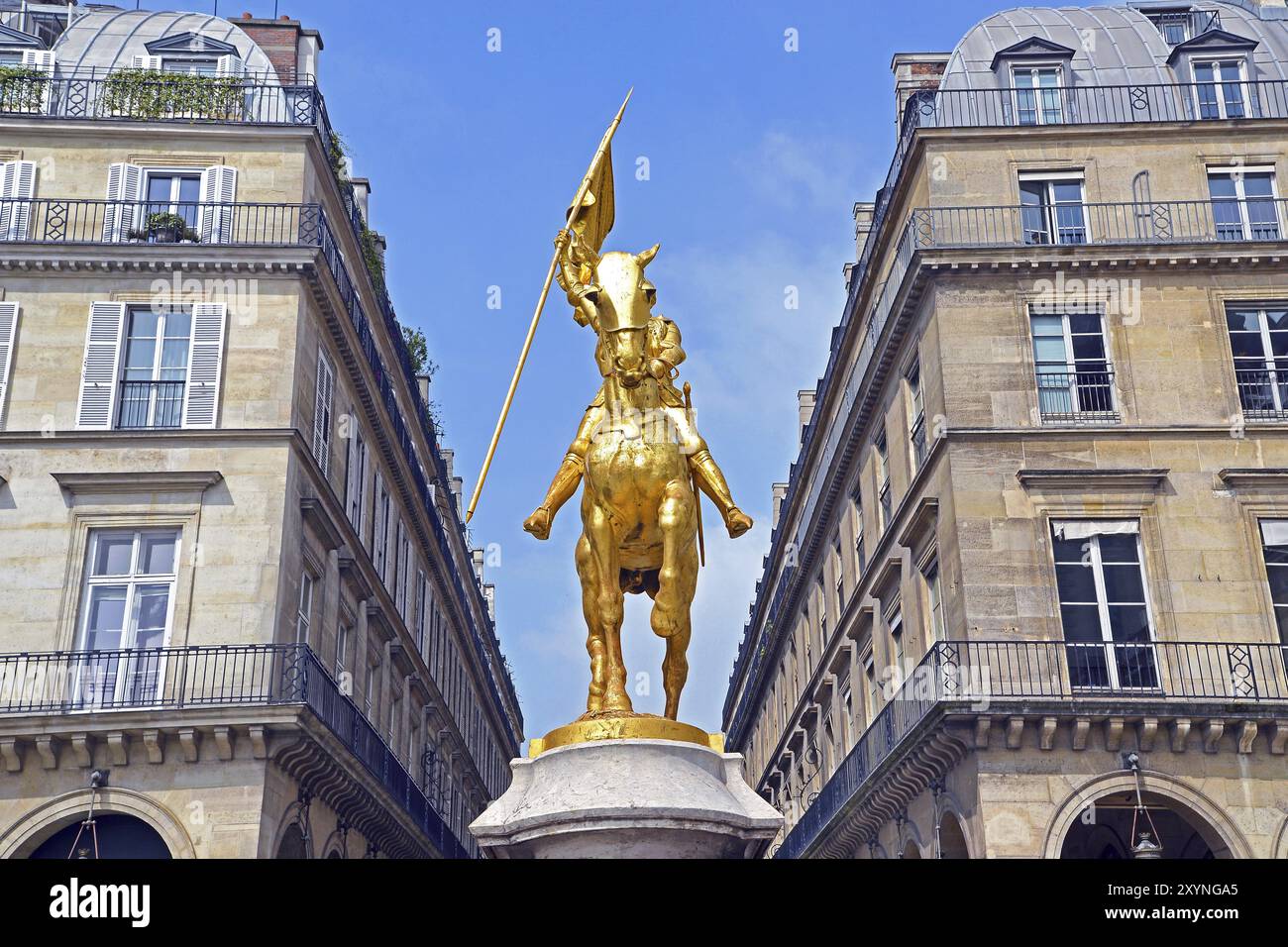 Jeanne d´Arc, Lothringen, Domremy, Denkmal, Sockel, historisches Denkmal, vergoldete Bronze, Held, Nationalheld, Pfahl, Kriminalität Stockfoto