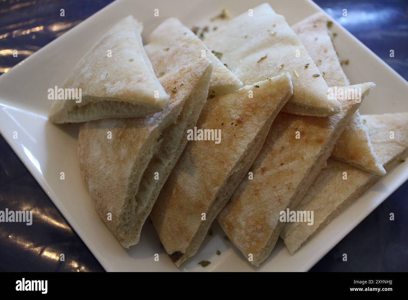 Griechische Küche: Pita-Brotplatte Stockfoto
