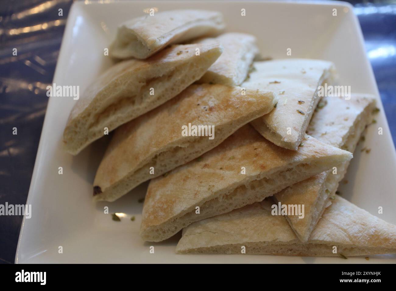 Griechische Küche: Pita-Brotplatte Stockfoto